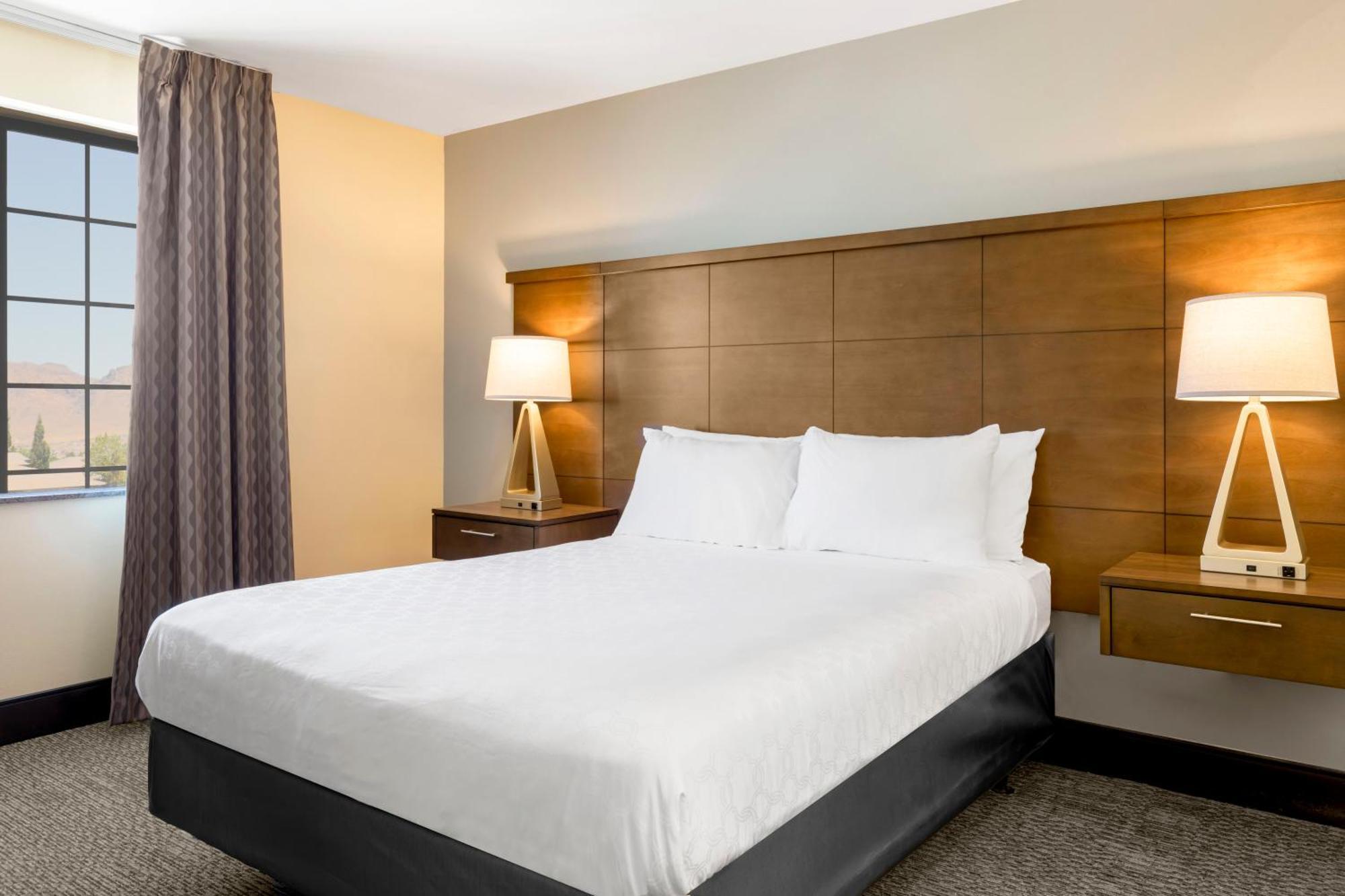 One-Bedroom Queen Suite with Sofa Bed - Disability Access
