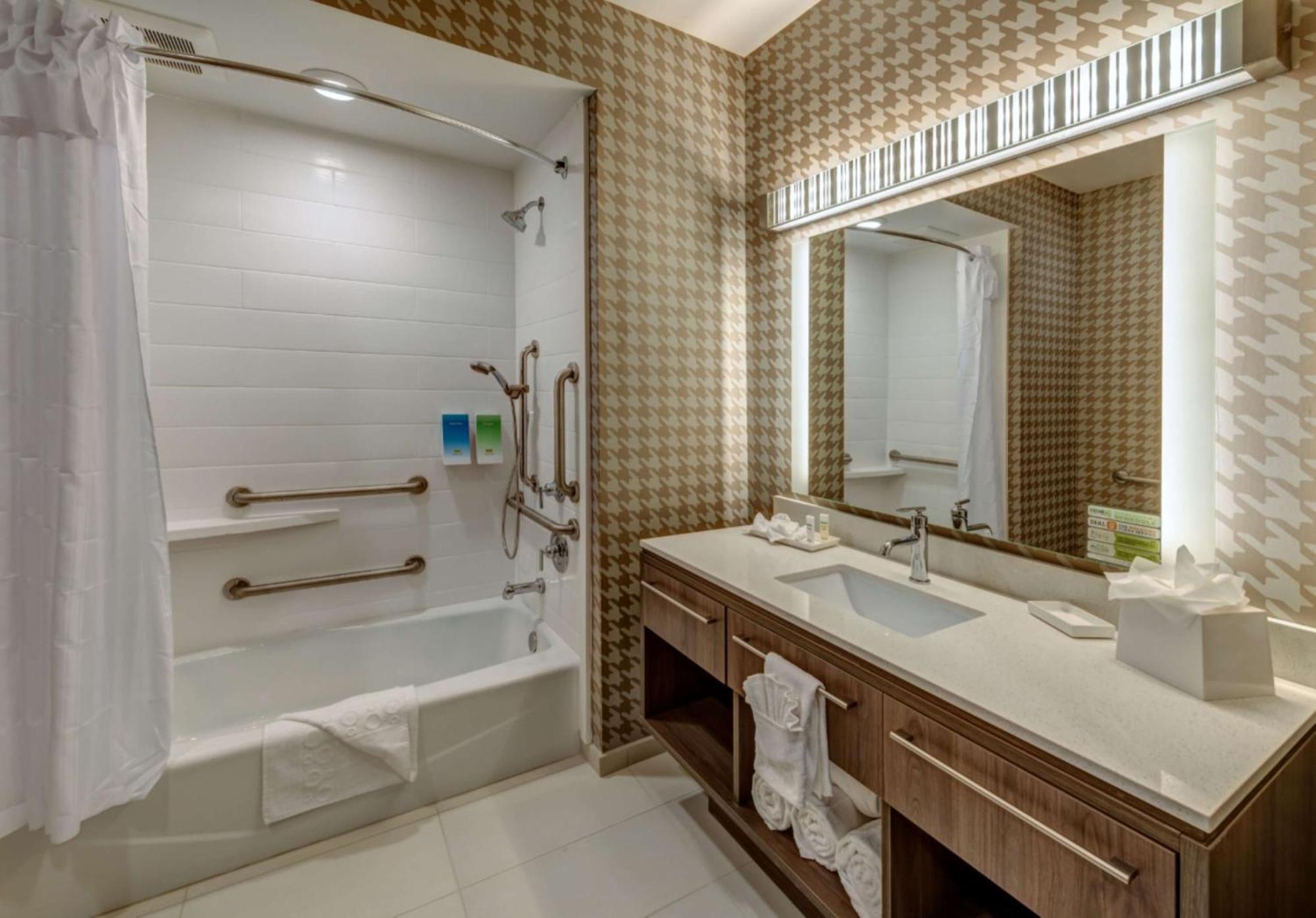 King Studio Suite - Mobility Access/Non-Smoking
