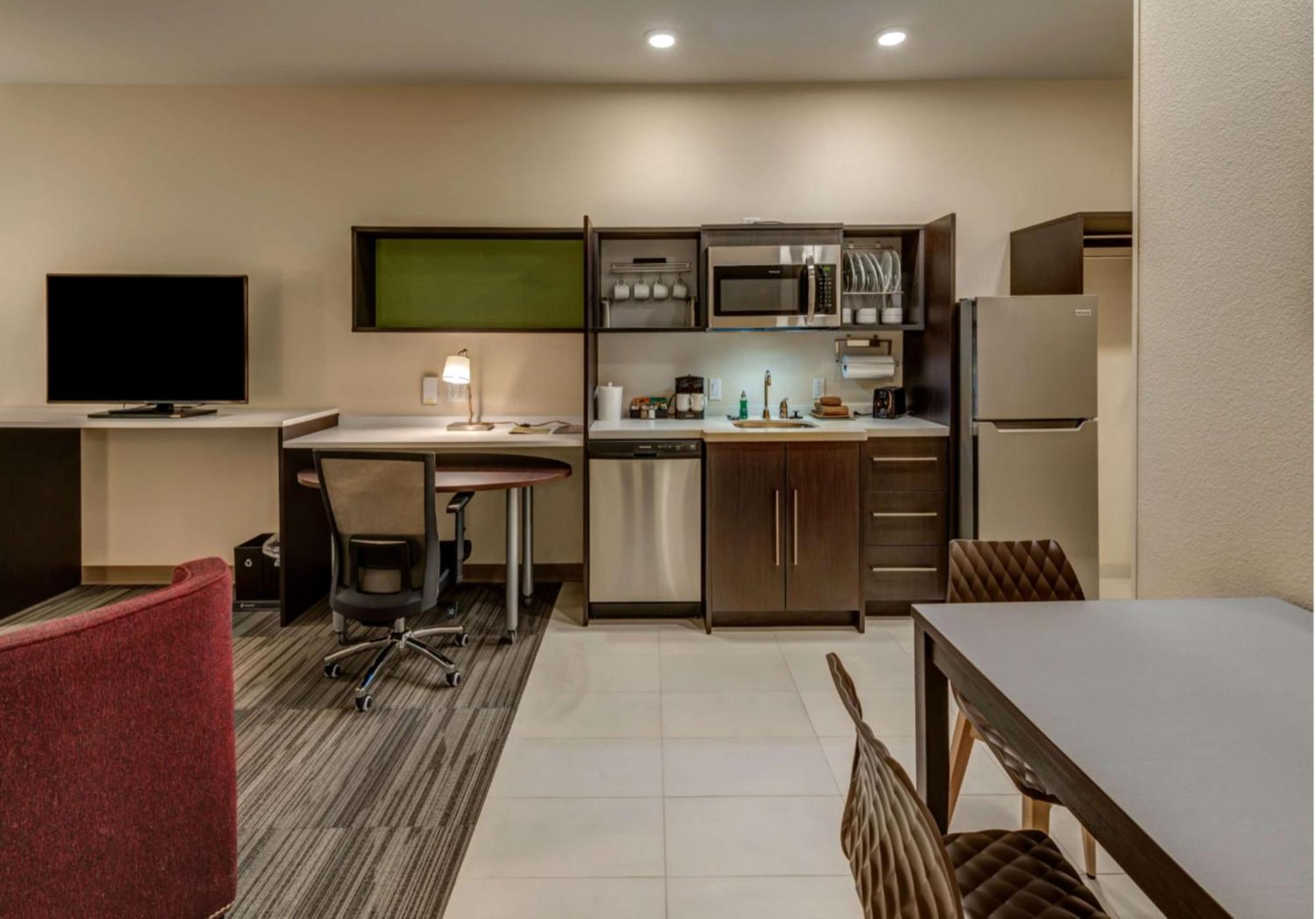 One-Bedroom King Suite - Non-Smoking,1557373693:JPEG